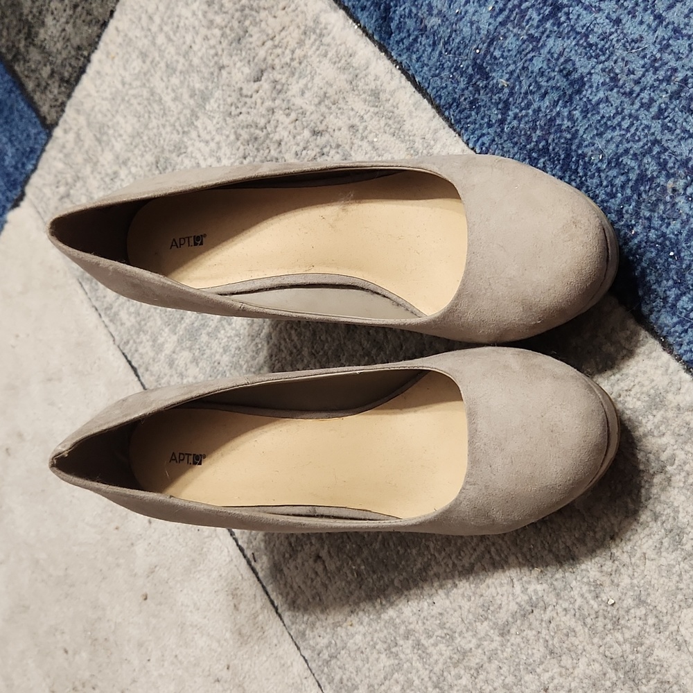 Women's Apt 9 tan wedges Size 10